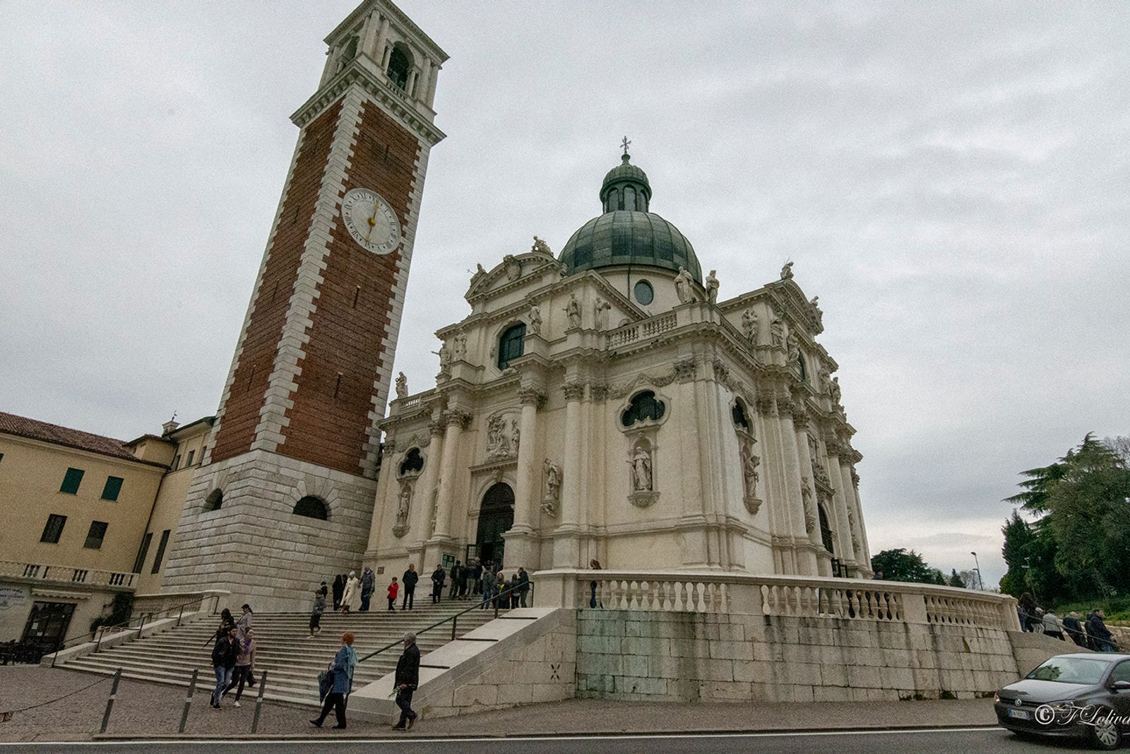 SANTURARIO DELLA MADONNA DI MONTE BERICO Il santuario della Madonna di Monte Berico è un luogo di culto cattolico di…