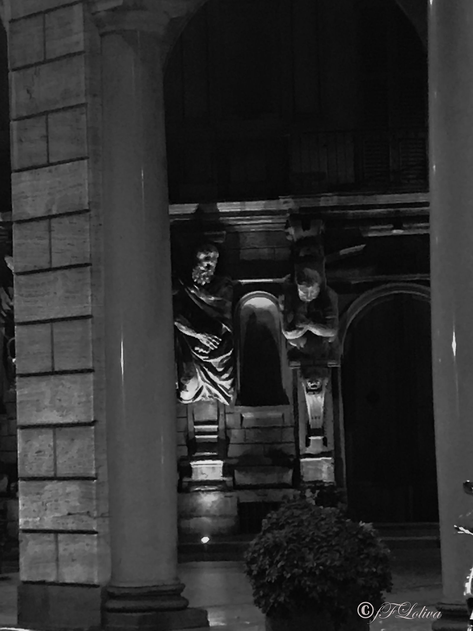 NATALE A MILANO TRA LUCI ED OMBRE — fotografia 14 di Francesco Loliva