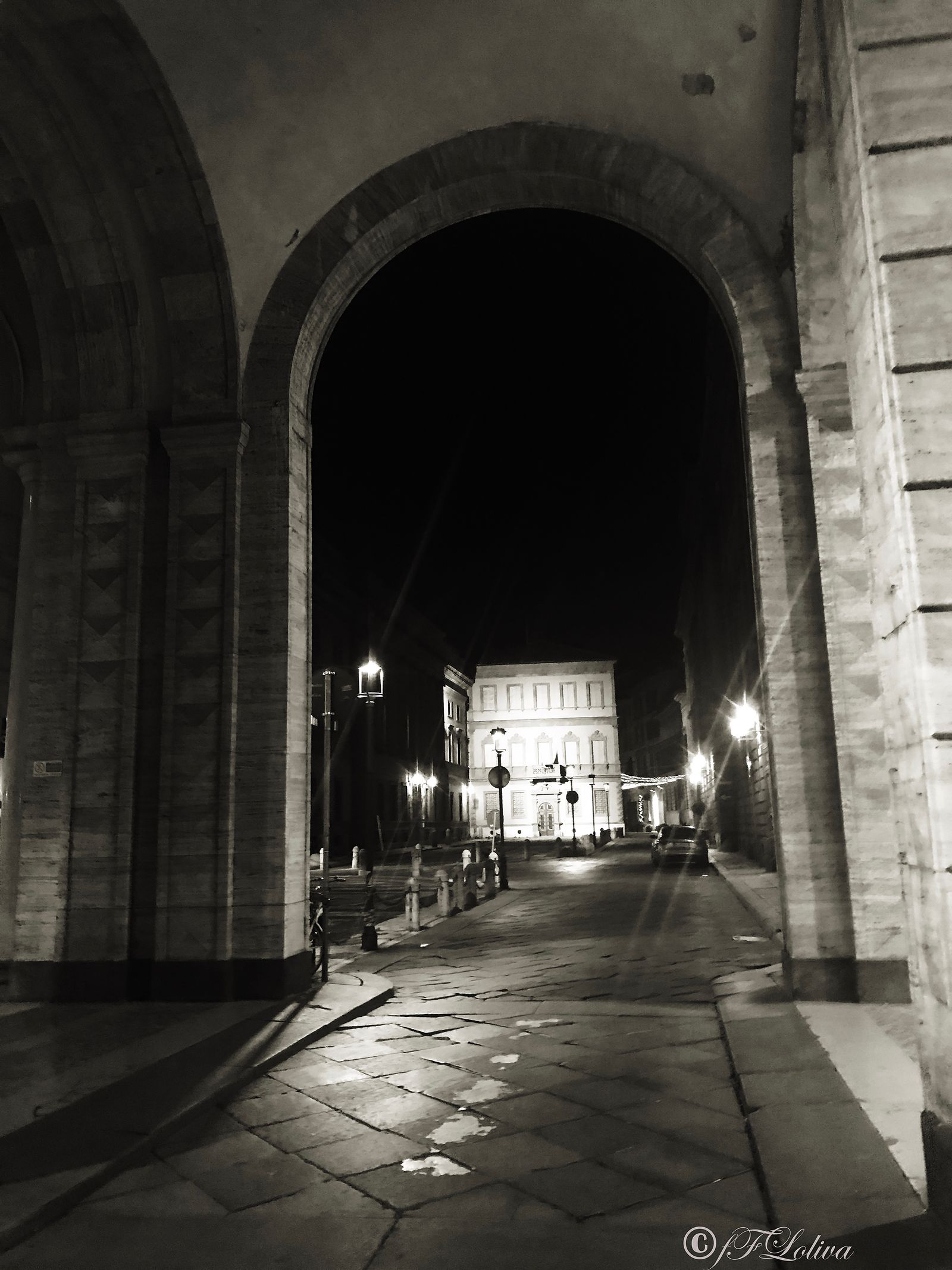 NATALE A MILANO TRA LUCI ED OMBRE — fotografia 12 di Francesco Loliva