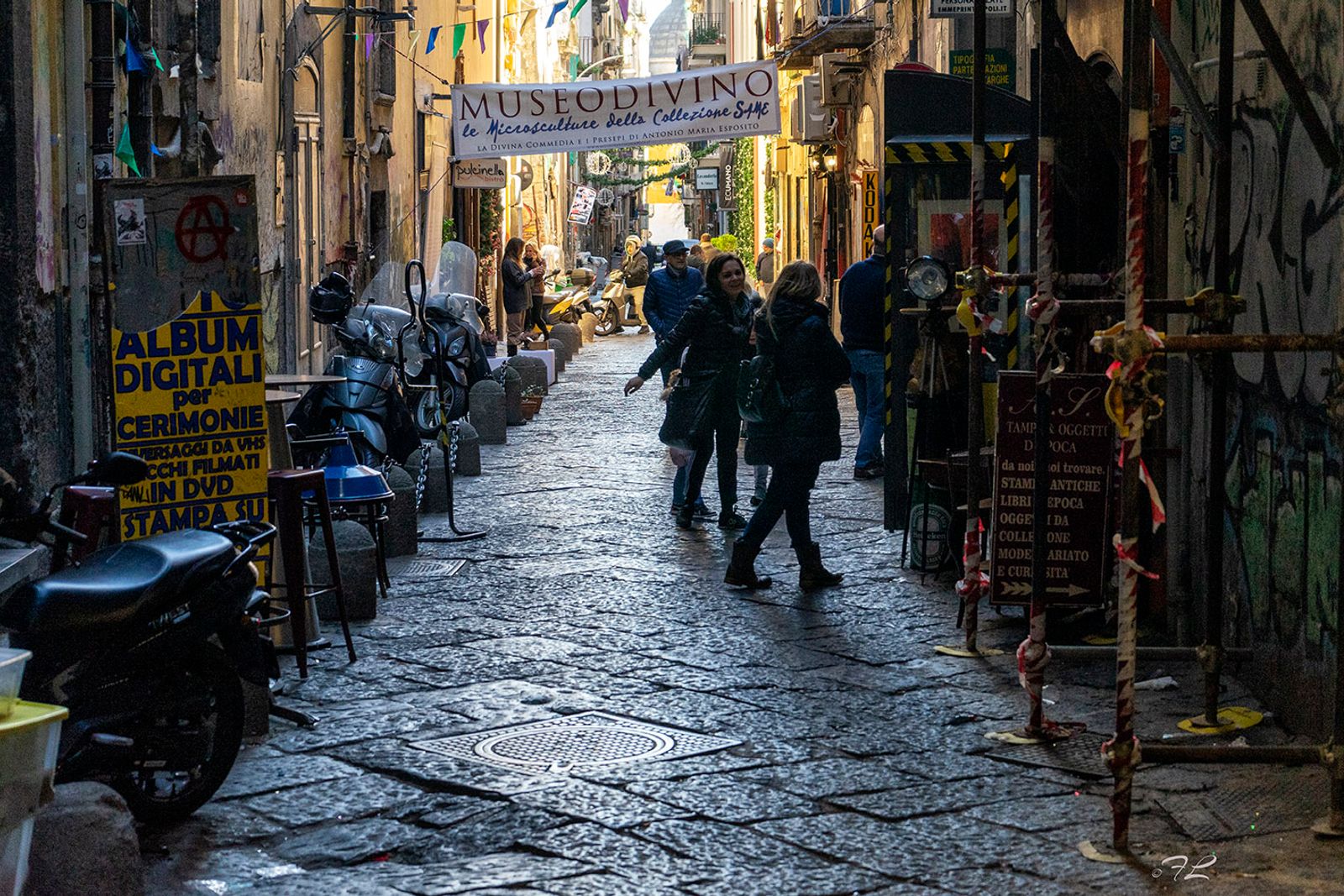 IN GIRO PER NAPOLI — fotografia 18 di Francesco Loliva