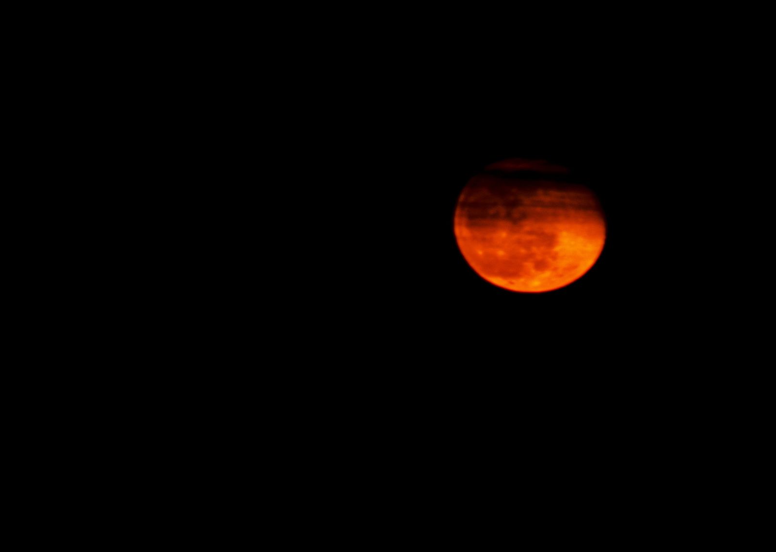 Giochi di luce con luna rossa — fotografia 3 di Francesco Loliva