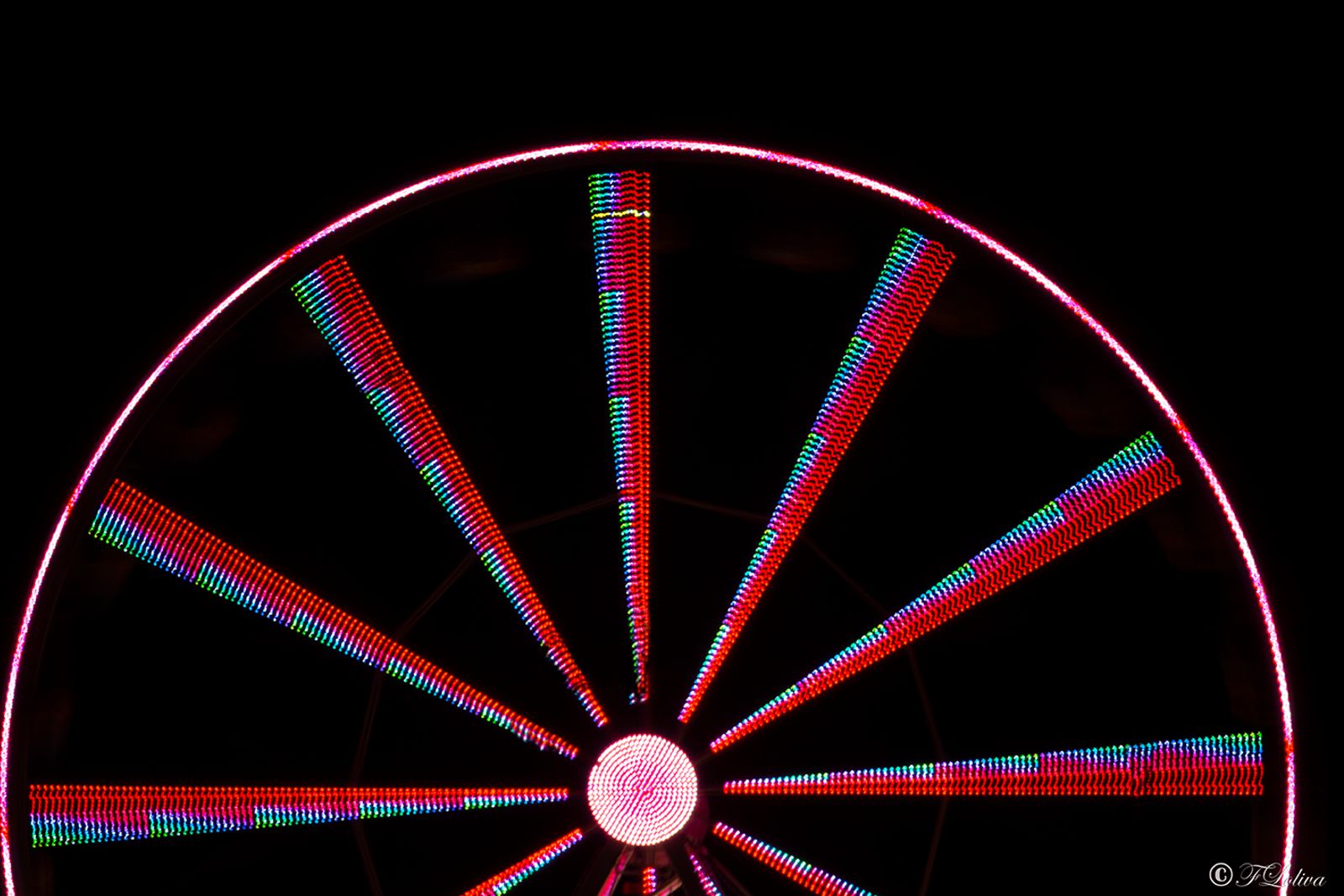 La ruota gioca con le luci — fotografia 3 di Francesco Loliva