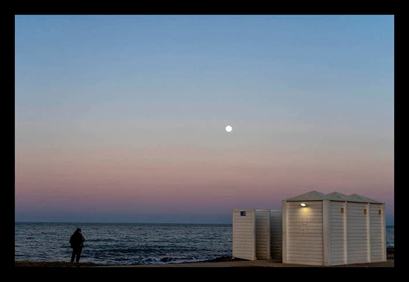 LUNA PIENA AL TRAMONTO