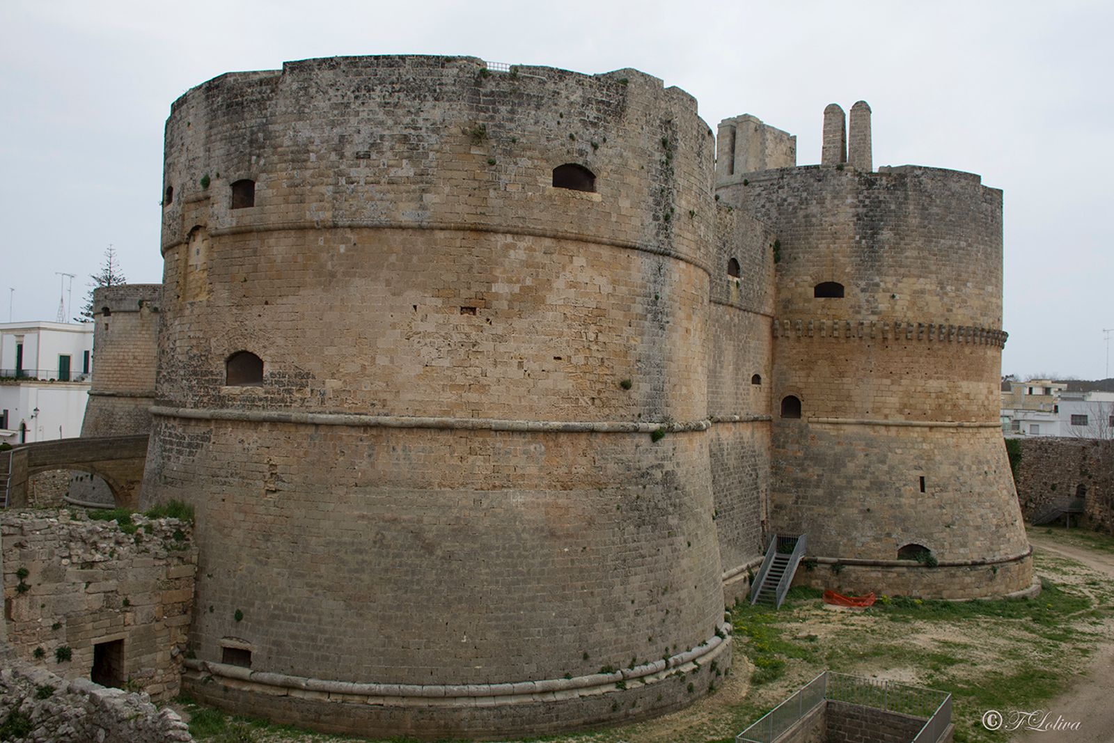 CASTELLO DI OTRANTO Il punto più ad est dello stivale, la città dei Martiri, un gioiello del Salento, un ponte fra…