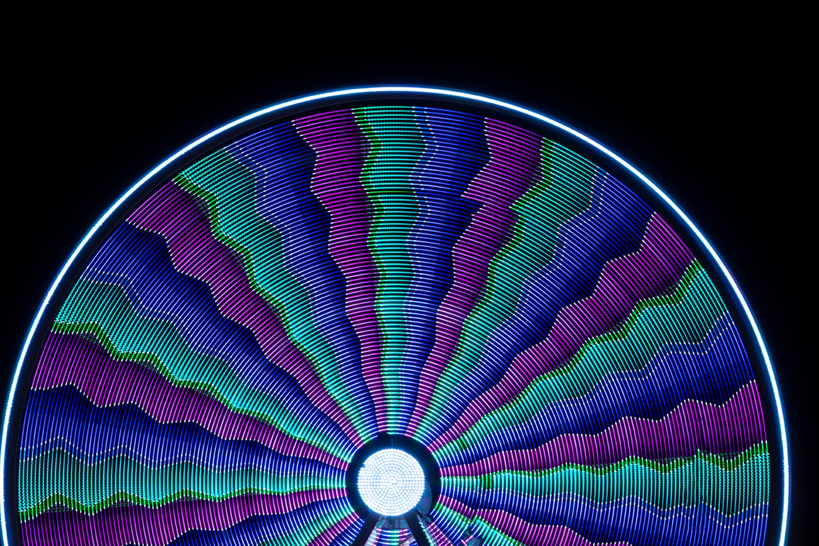 La ruota gioca con le luci — fotografia 16 di Francesco Loliva