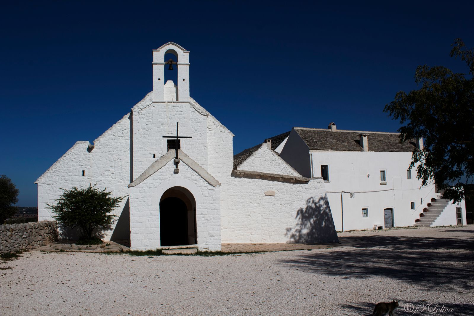 Barsento si presenta con una facciata cuspidata. In origine la chiesa aveva un'unica navata di m. 13x4,25.…