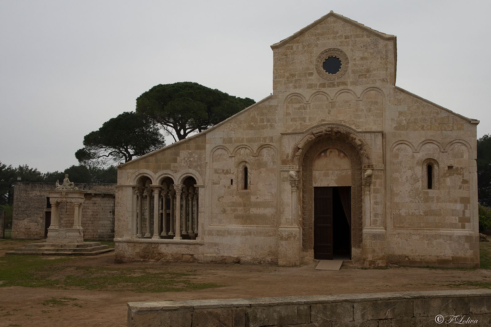 ABBAZIA SANTA MARIA A CERRATE L'abbazia di Santa Maria di Cerrate, situata sulla strada provinciale che collega…
