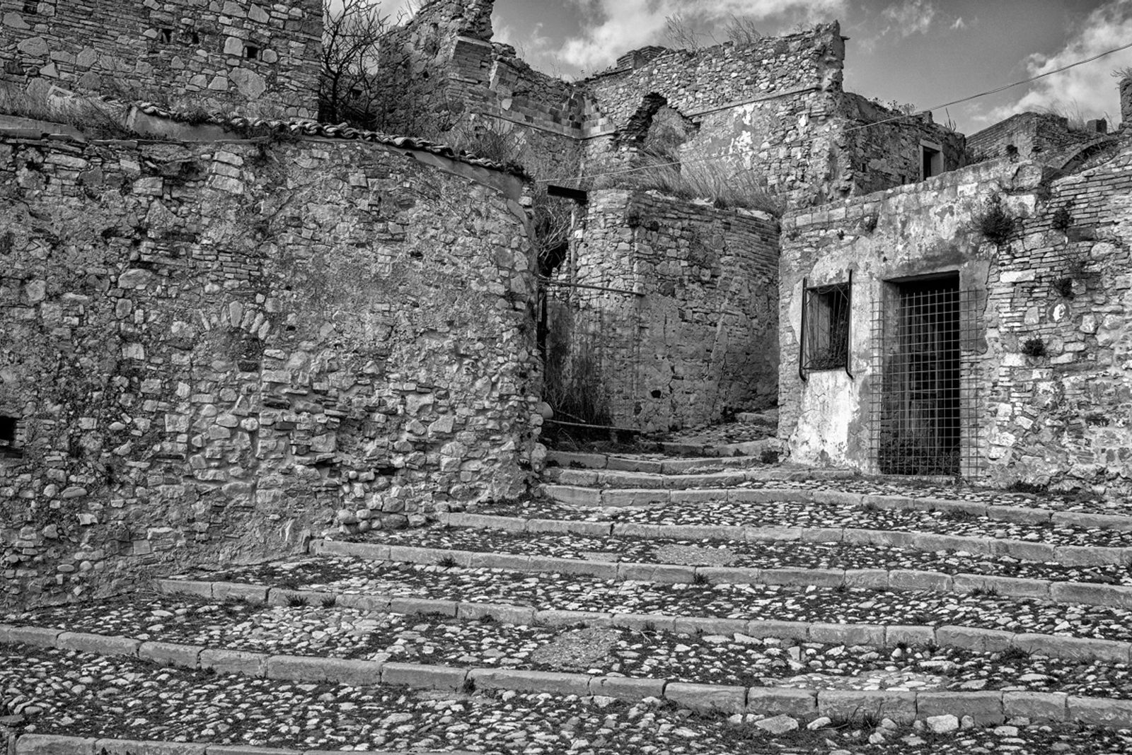 CRACO la città fantasma — fotografia 36 di Francesco Loliva