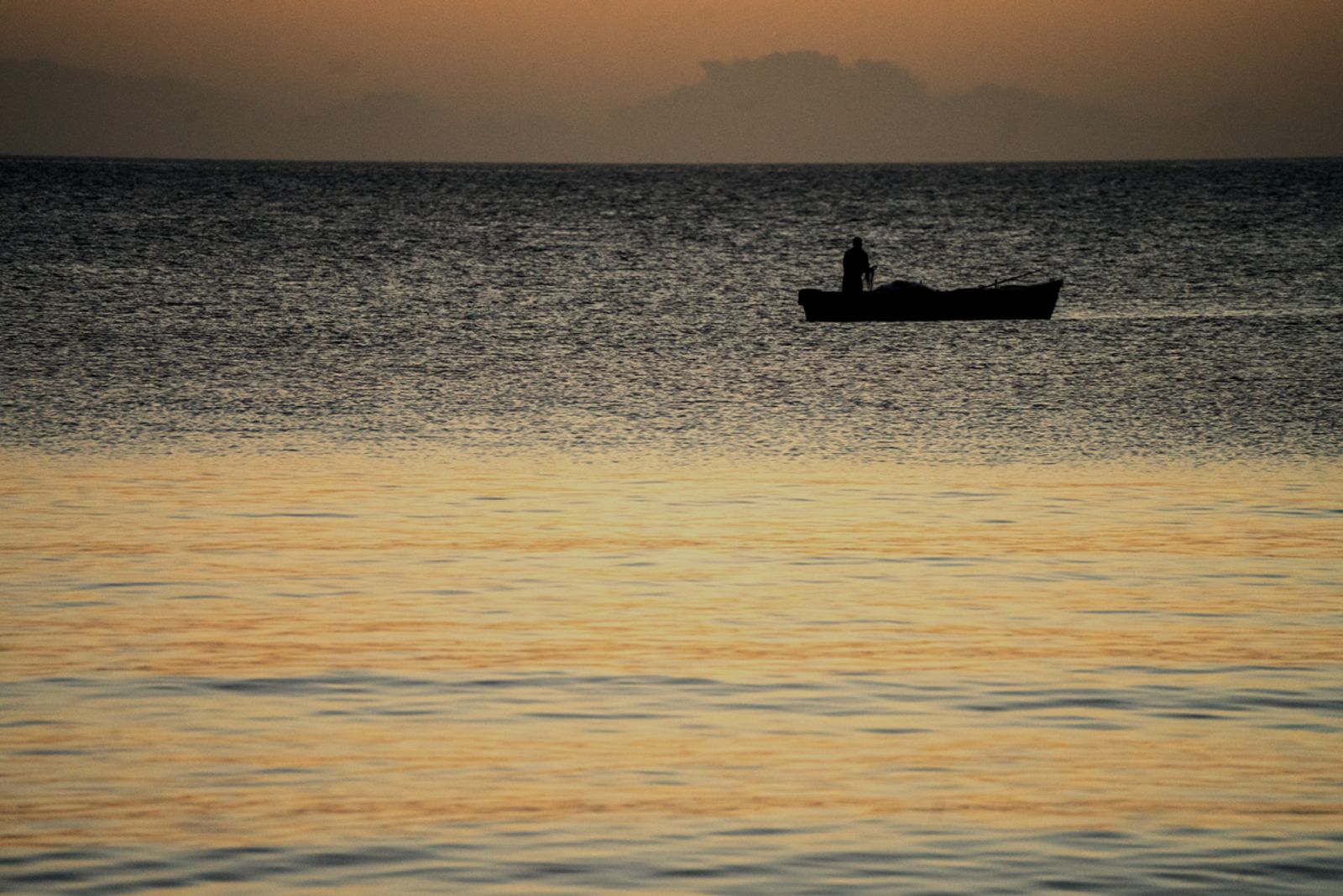 IL MARE SI SVEGLIA PRIMA DI NOI — fotografia 2 di Francesco Loliva