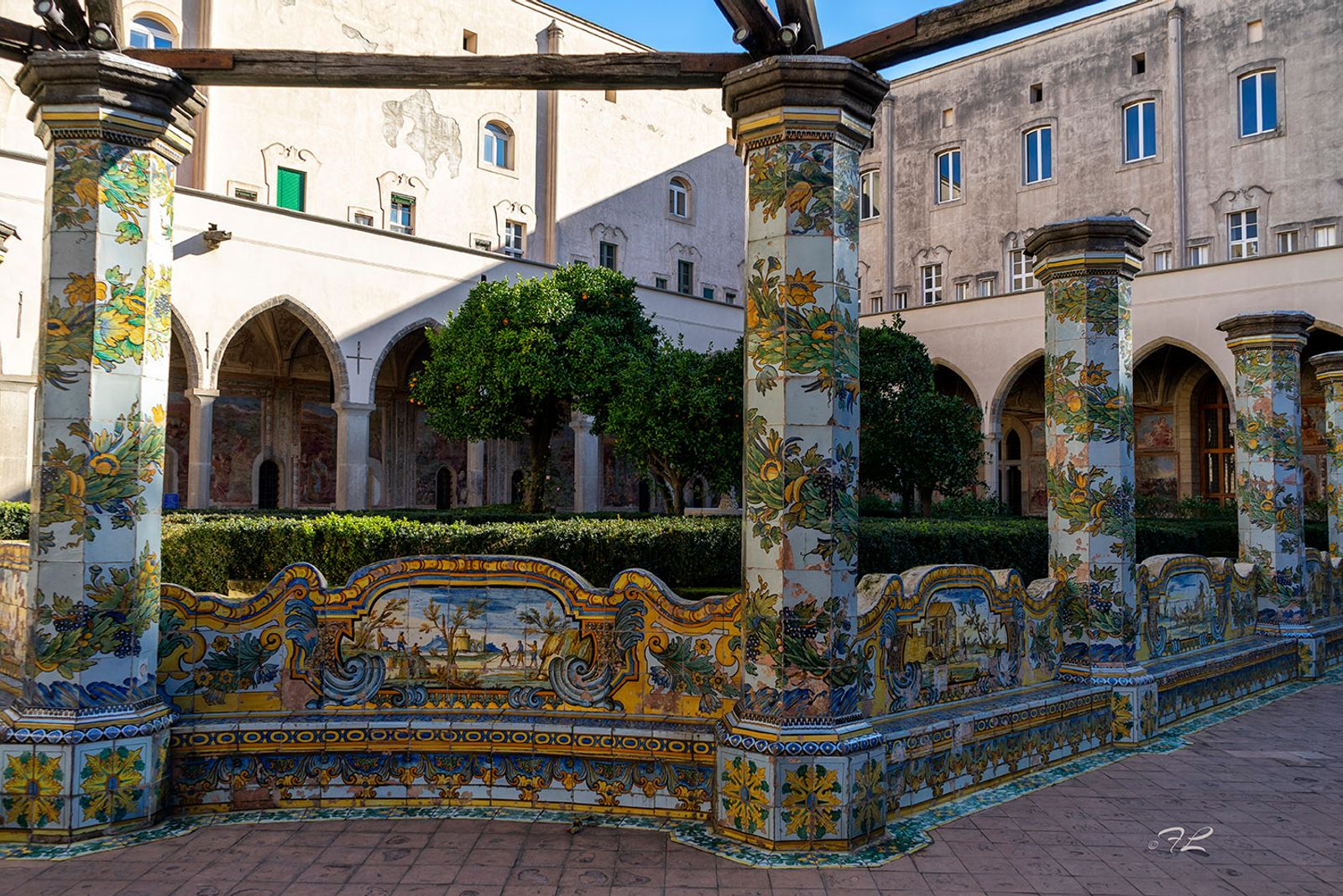 IL CHIOSTRO DI SANTA CHIARA