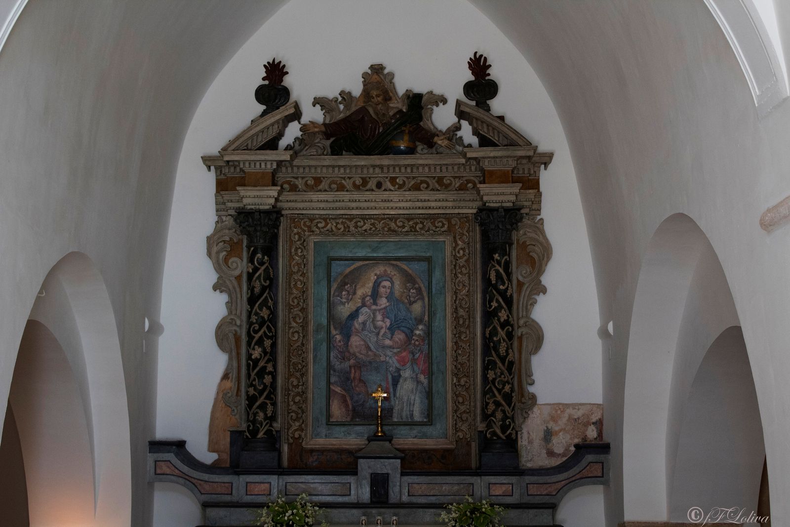la Madonna con Bambino e Santi (San Pietro e papa Gregorio Magno)