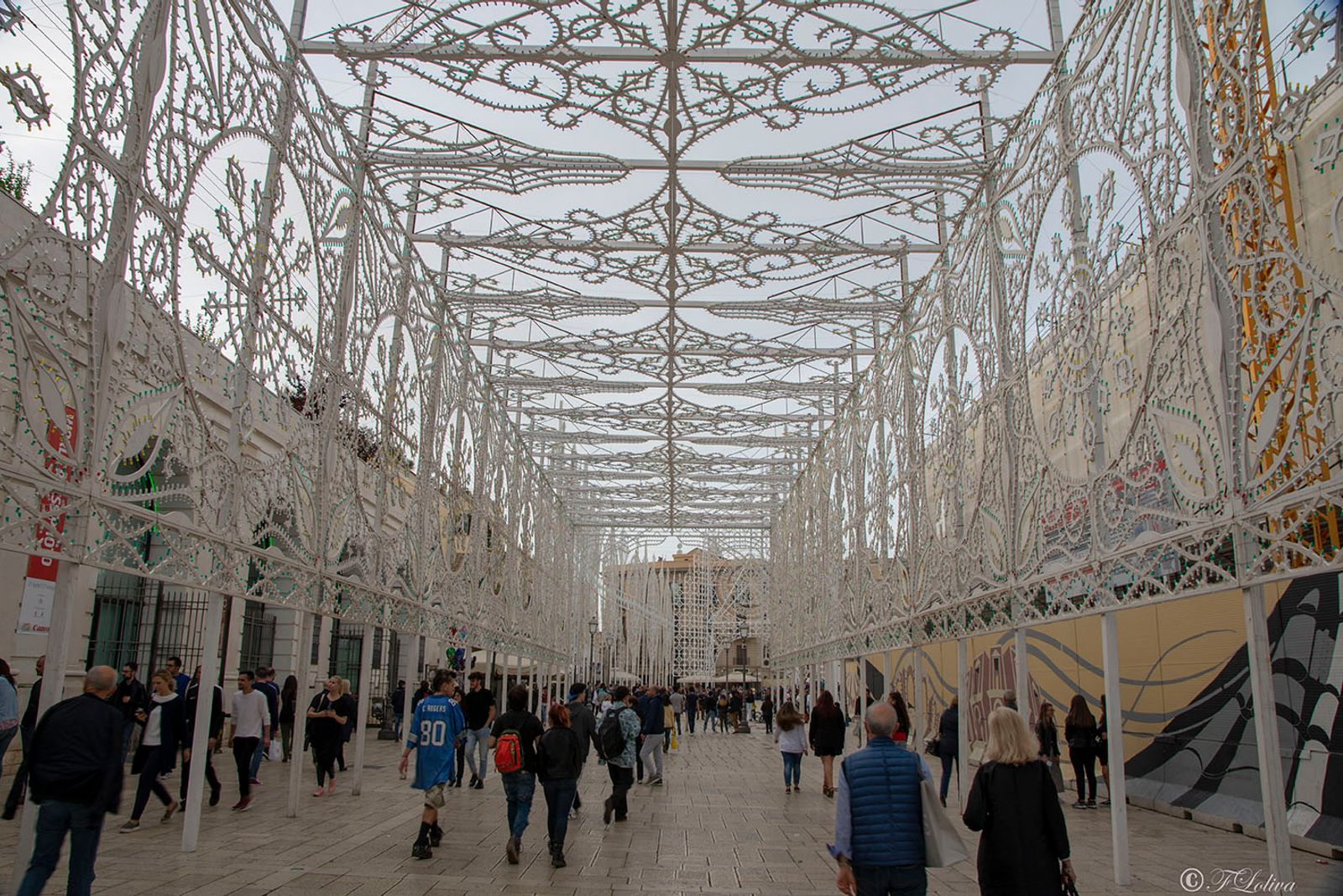 PIAZZA FERRARESE APPRONTATA PER LA FESTA DI SAN NICOLA