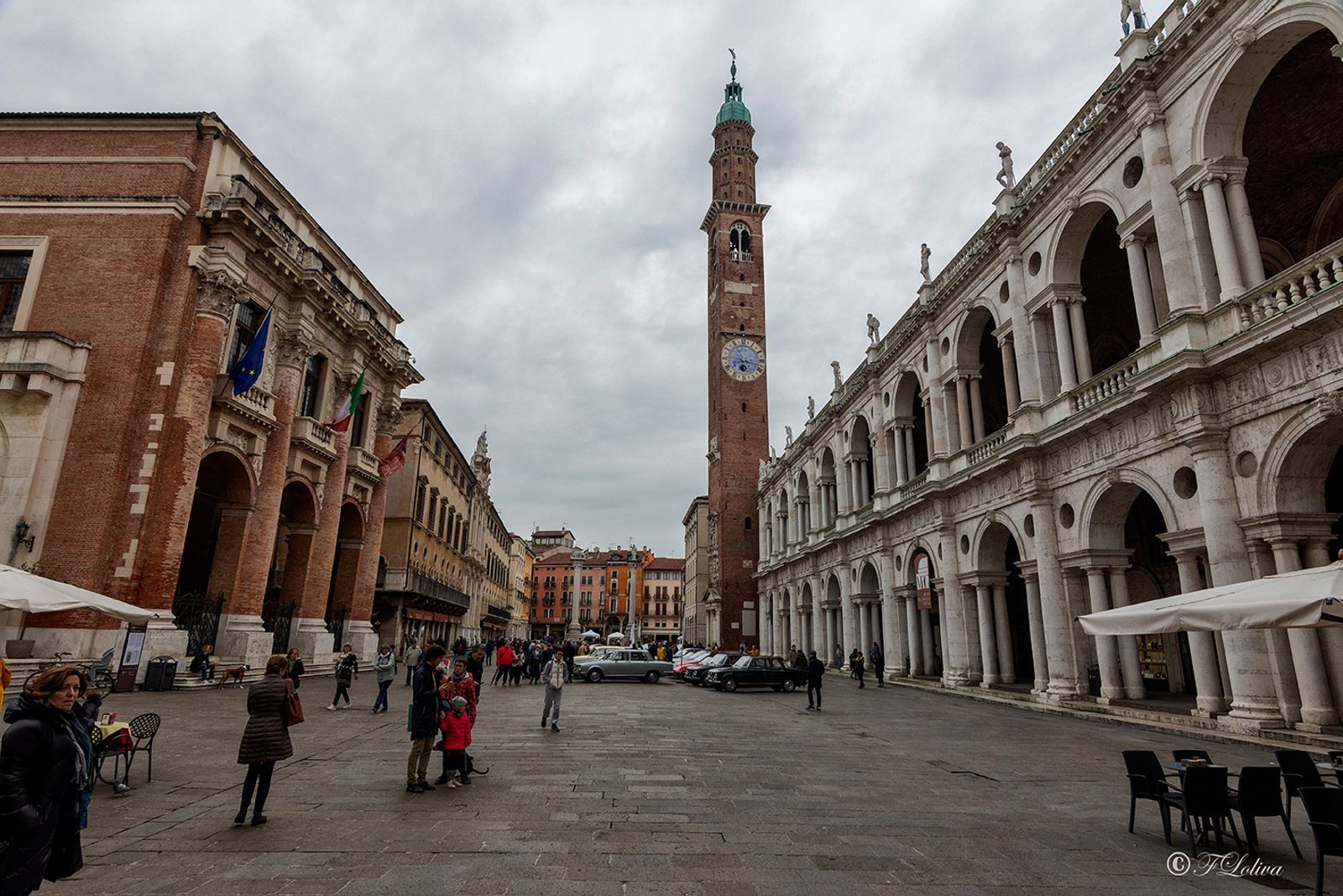 PIAZZA DEI SIGNORI Piazza dei Signori è la piazza principale del centro storico di Vicenza. Originariamente foro romano…