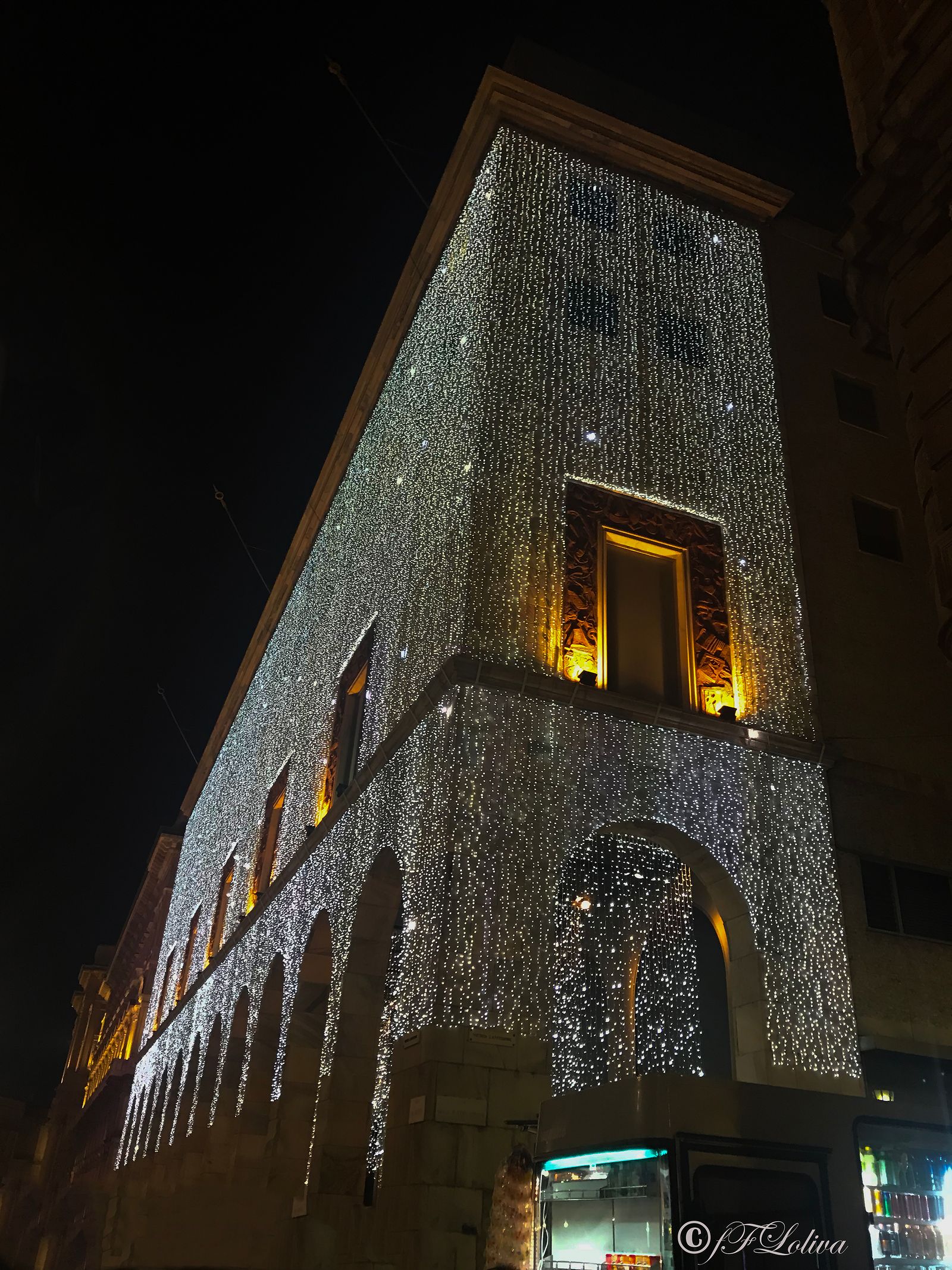 NATALE A MILANO TRA LUCI ED OMBRE — fotografia 5 di Francesco Loliva