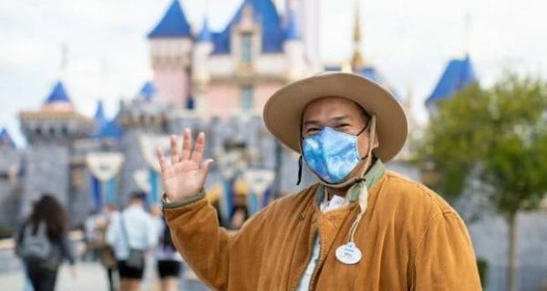 Disney Cast Members Can Point With Middle Fingers