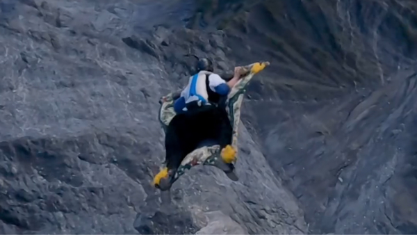 Disney Offers Aladdin Flying Magic Carpet Experience