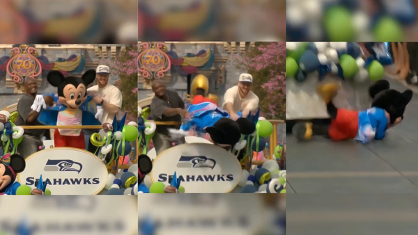 Sam Darnold and Kenneth Walker Toss Mickey Off Float