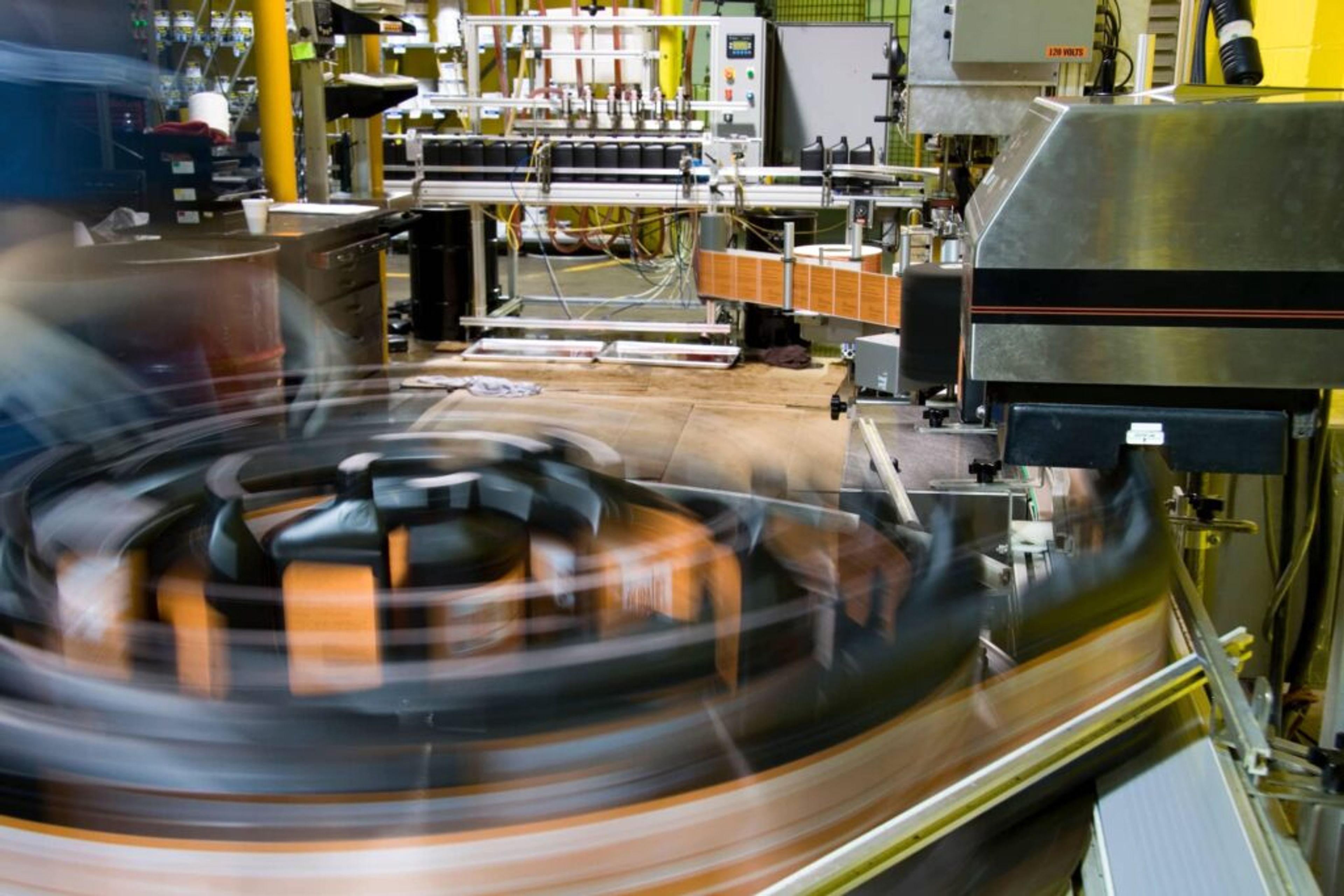 Machine producing packaging