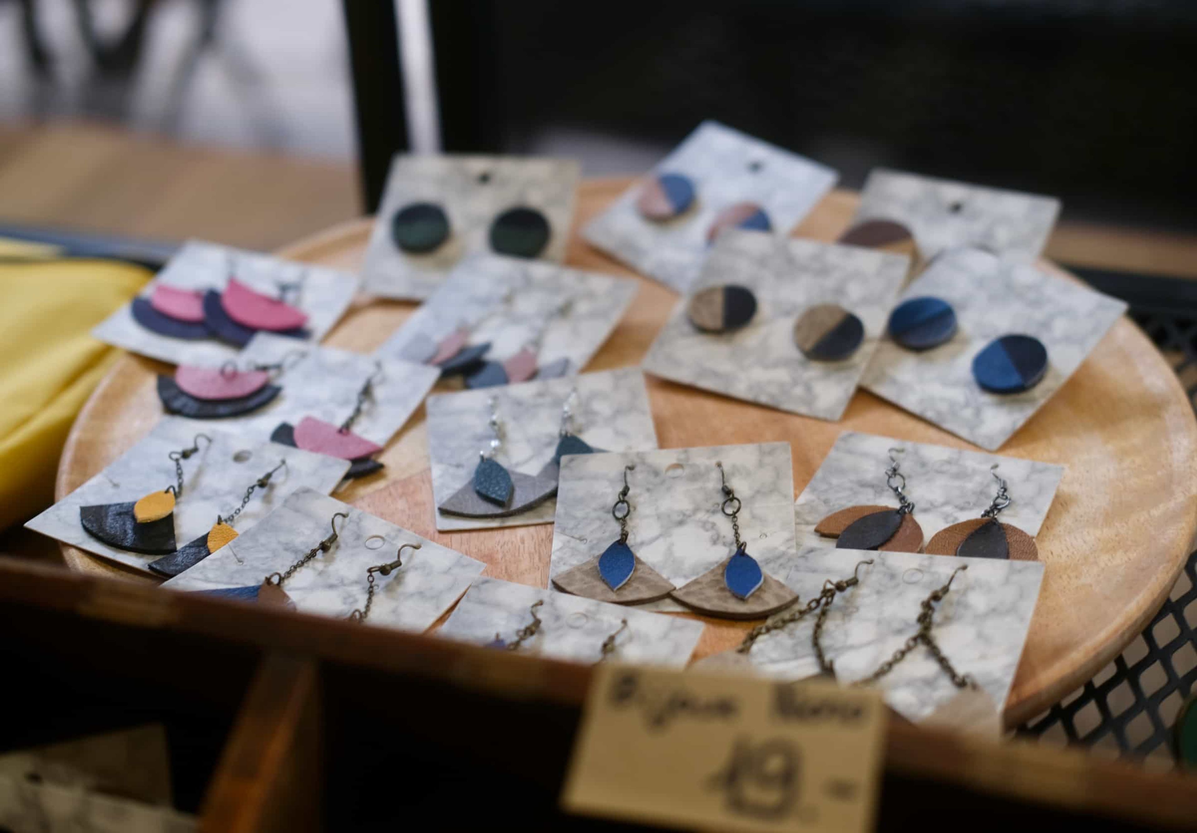 earrings on custom cards with marble printing