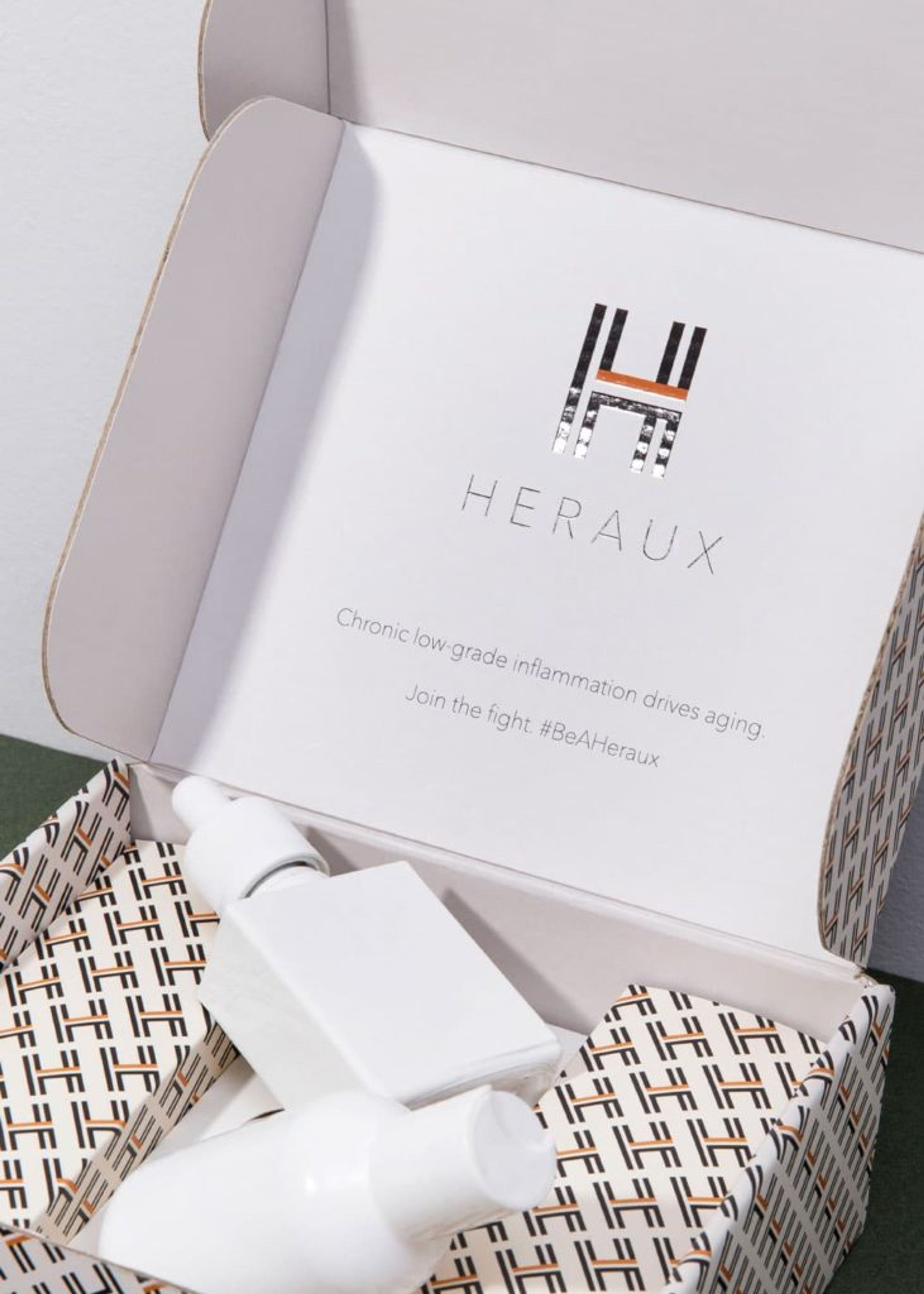 2023 05 heraux corrugated mailer opened w product