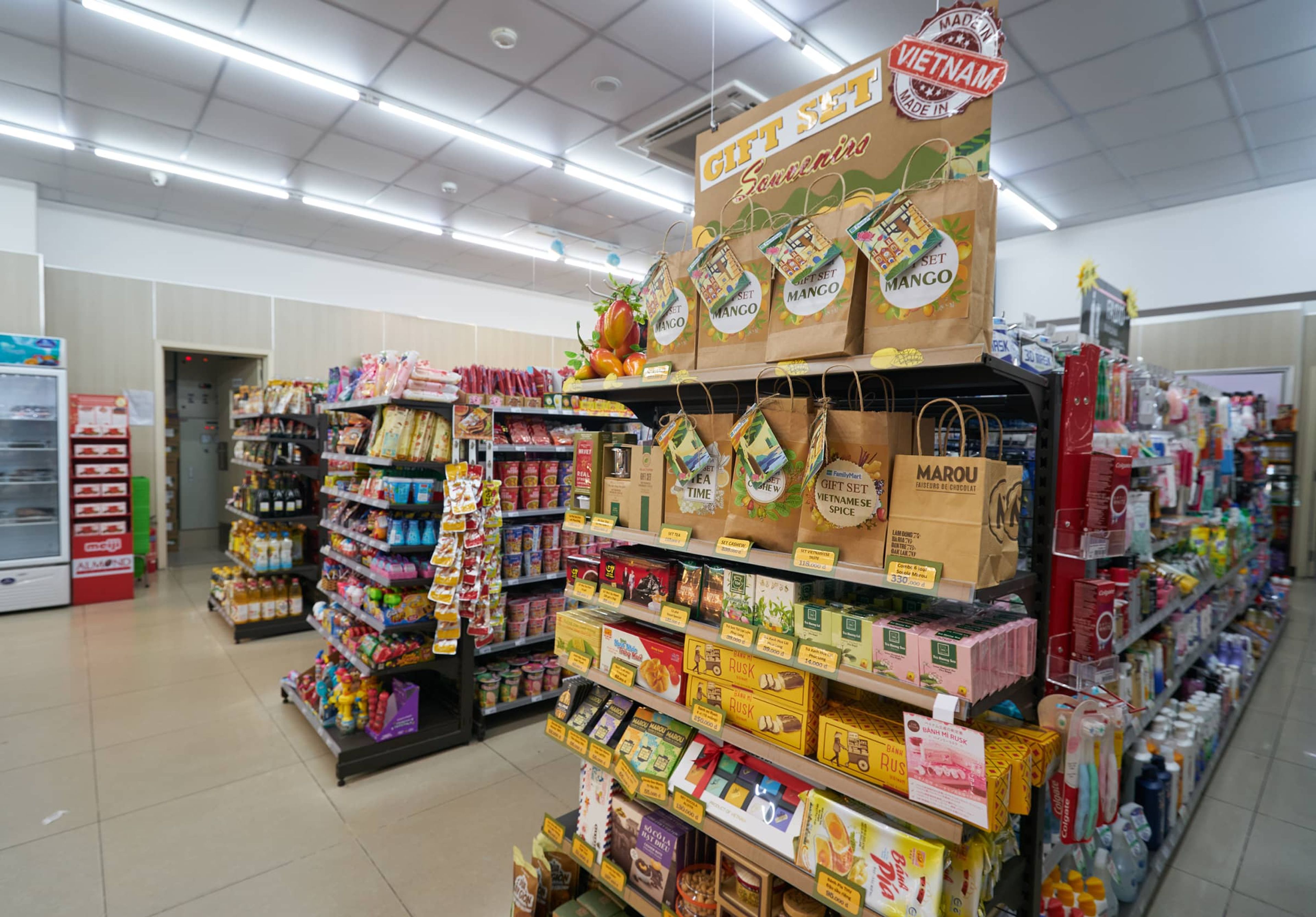 counter top displays at convenient store