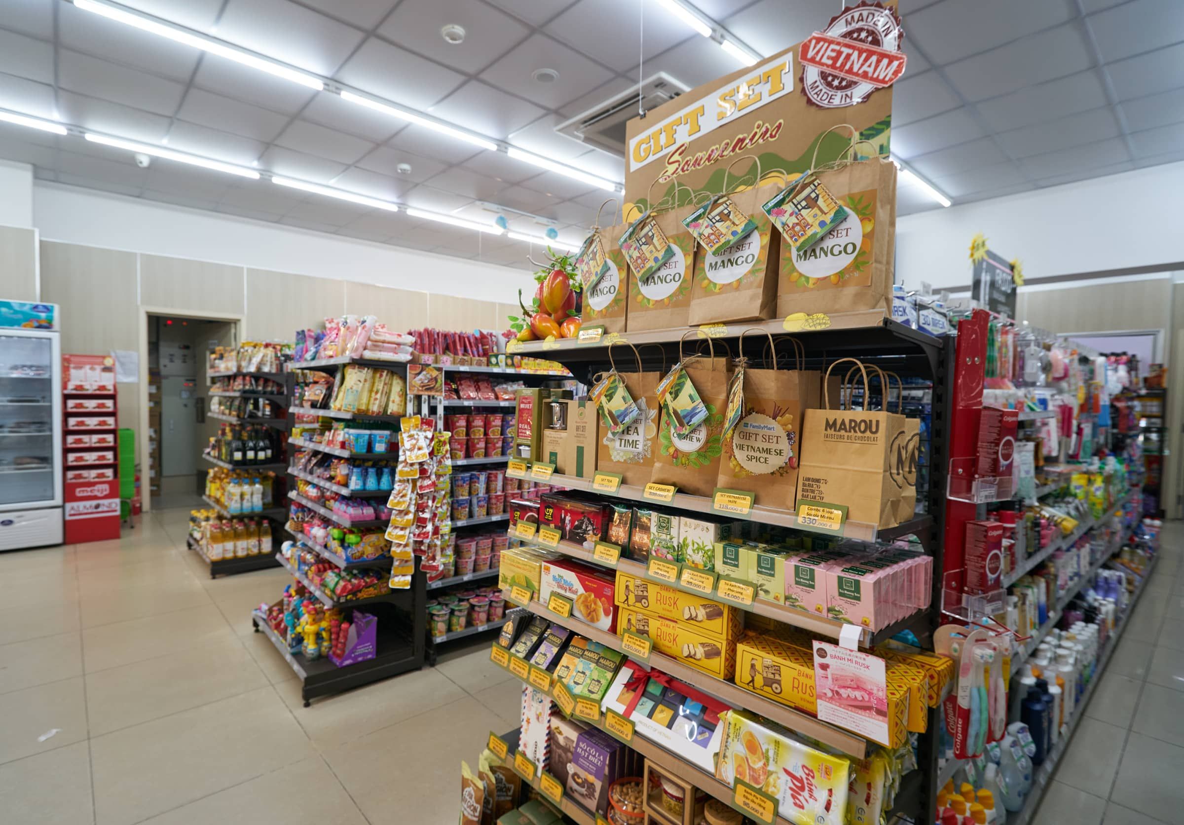 counter top displays at convenient store