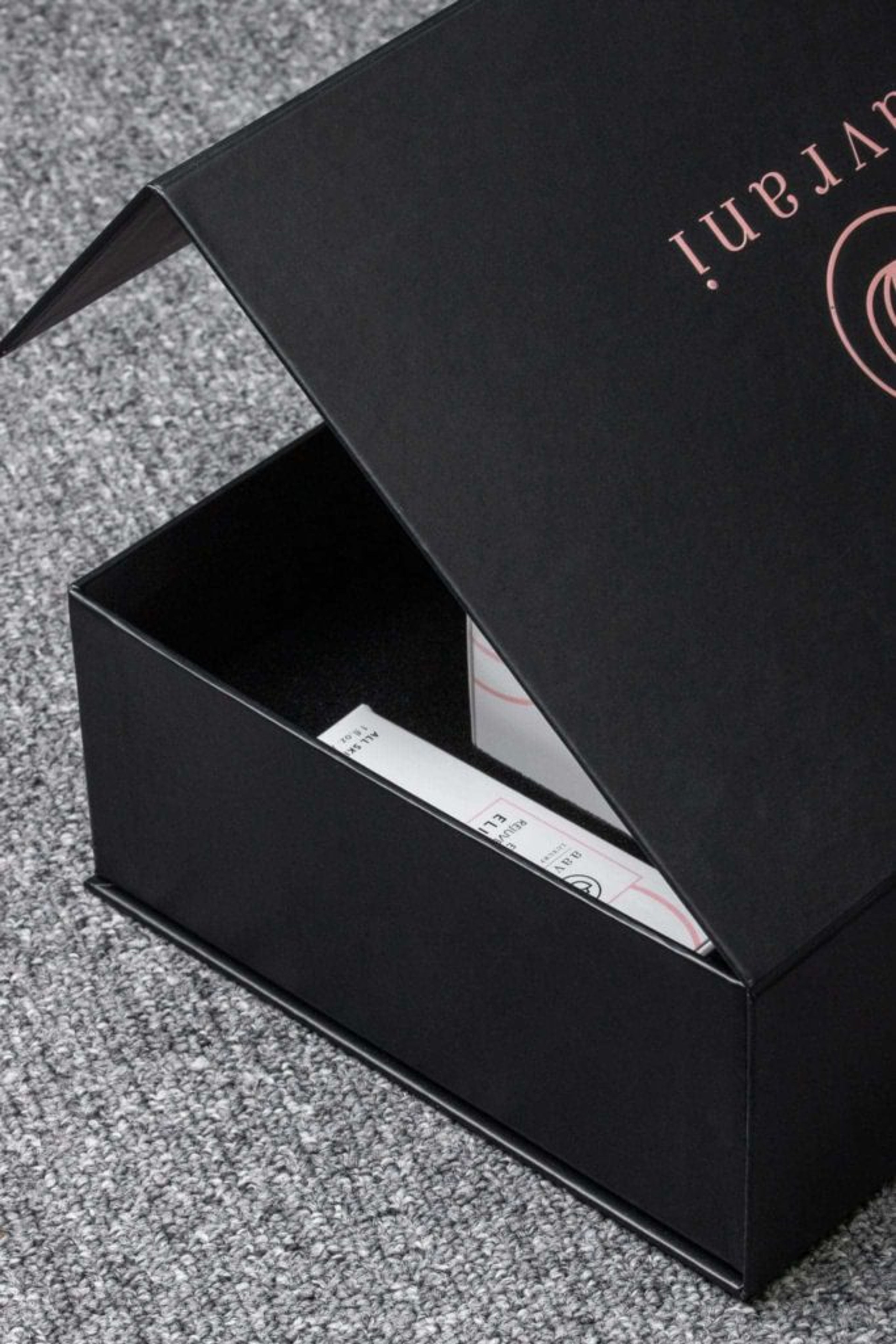 Example of velvety finish on rigid box