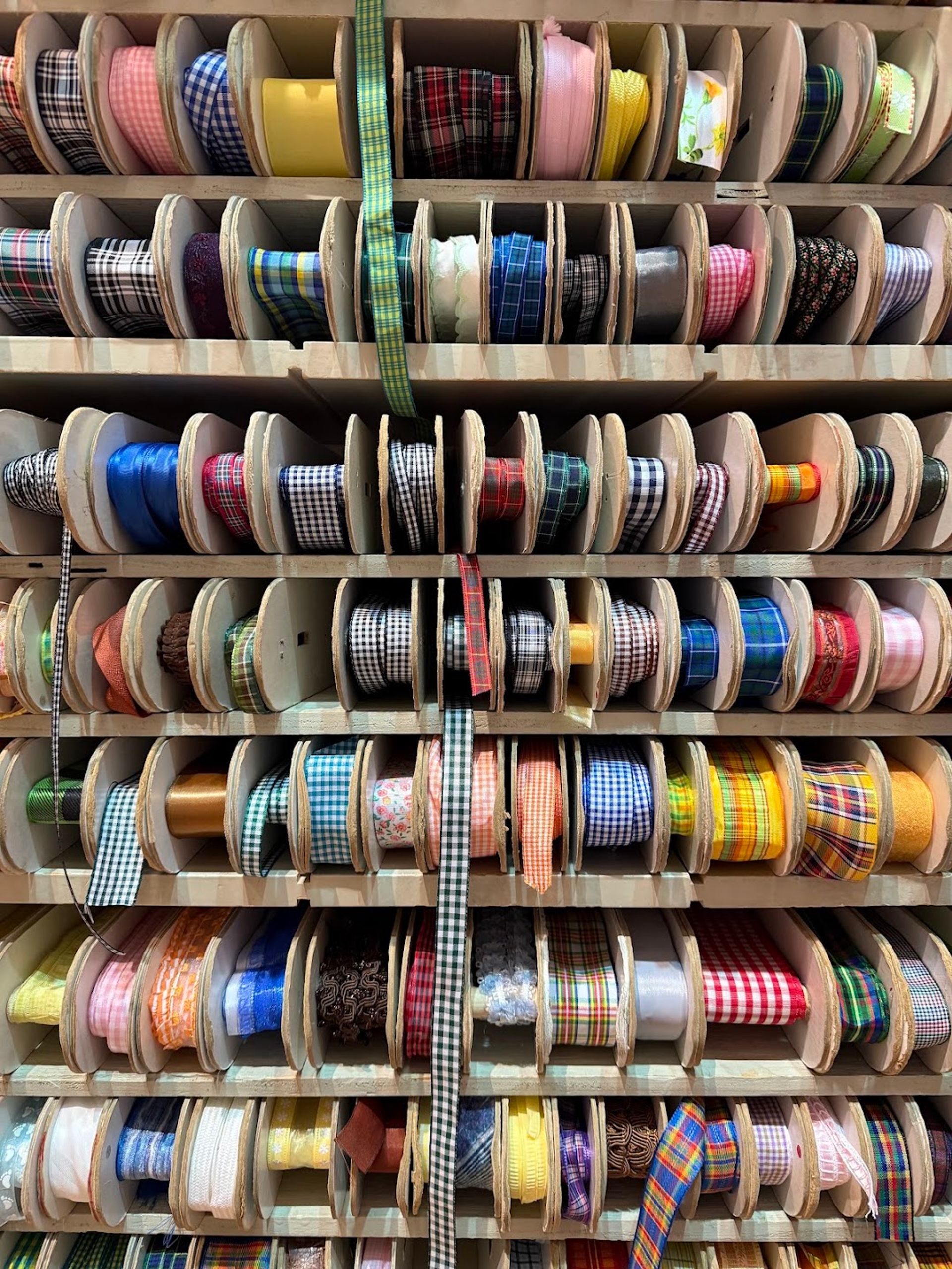 ribbon wall