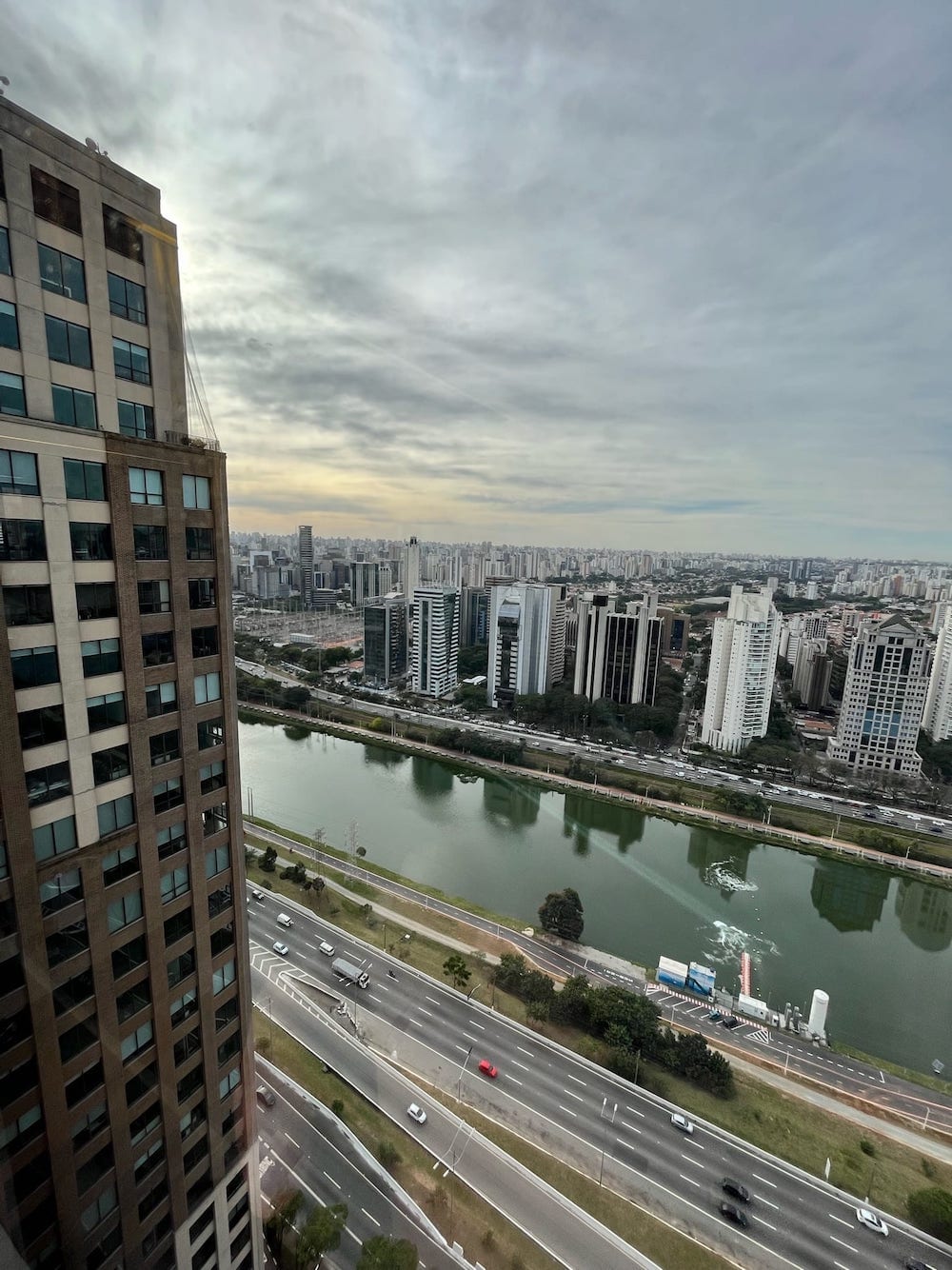 Trabalhando na MBRAS: Um Mergulho Profundo no Universo do Luxo Imobiliário