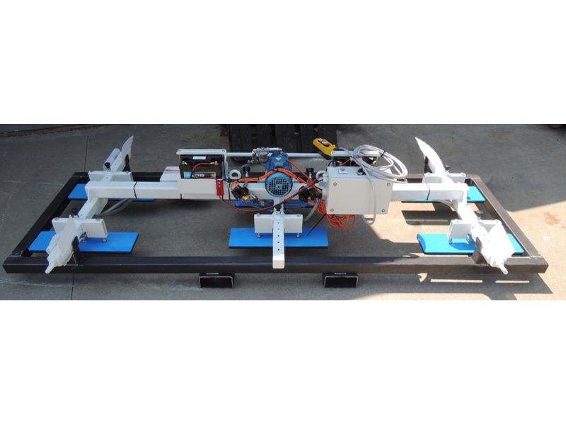 Self-contained battery vacuum lifter for insulated sandwich panels
