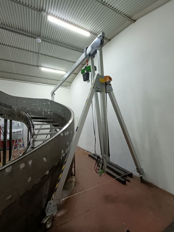 Gru a portale alluminio leggera regolabile smontabile da 2.500 kg