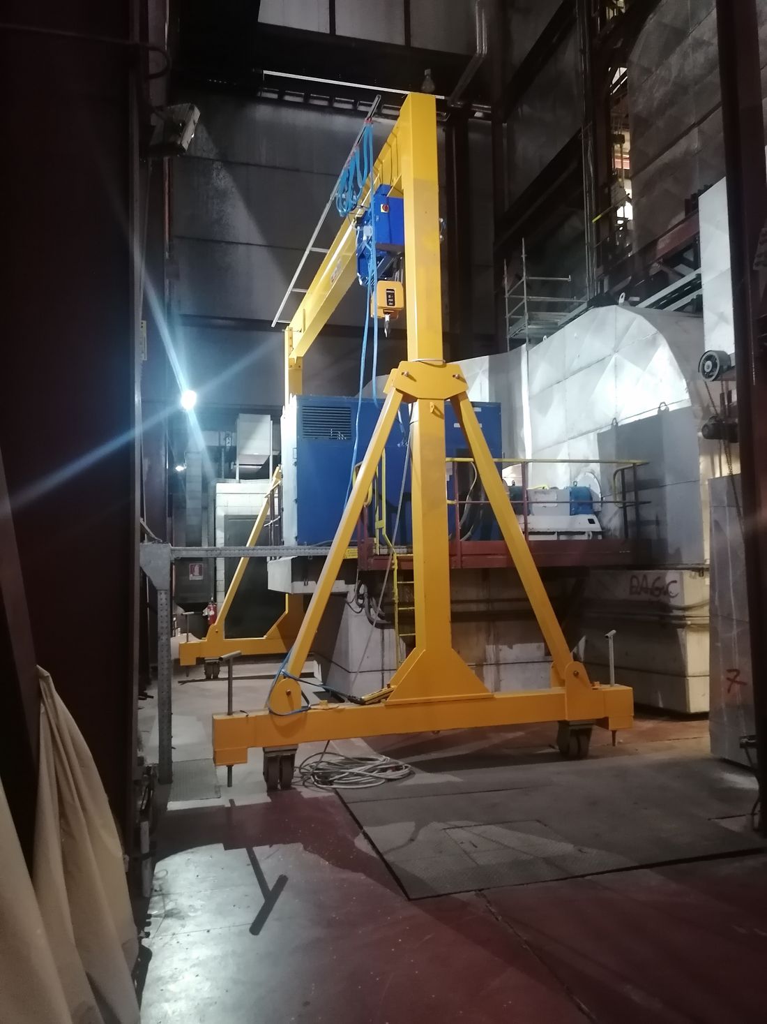 Gru a portale in acciaio mobile su ruote da 6.000 kg