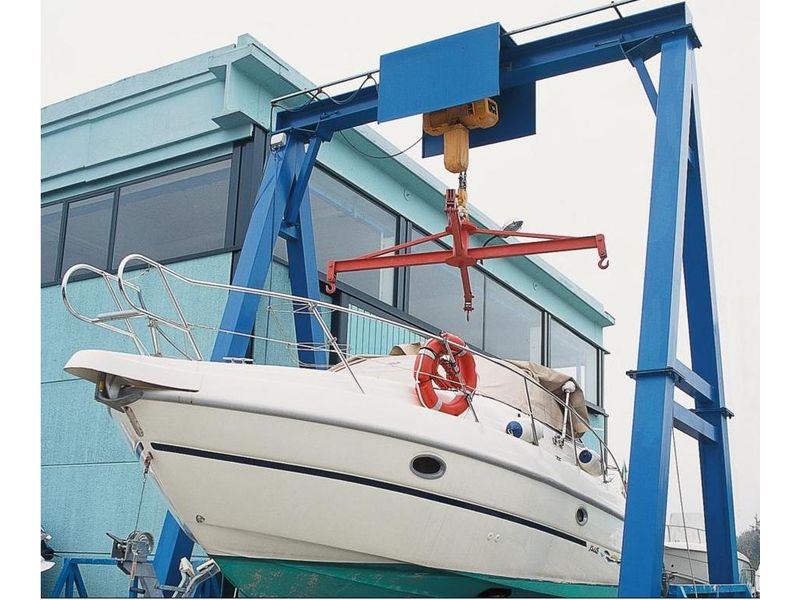 Gru a portale fissa in ferro per alaggio barche da 4.000 kg