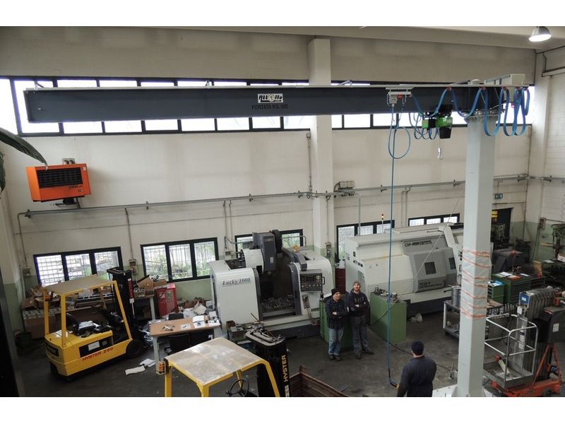 500 kg jib crane with 360° powered slewing