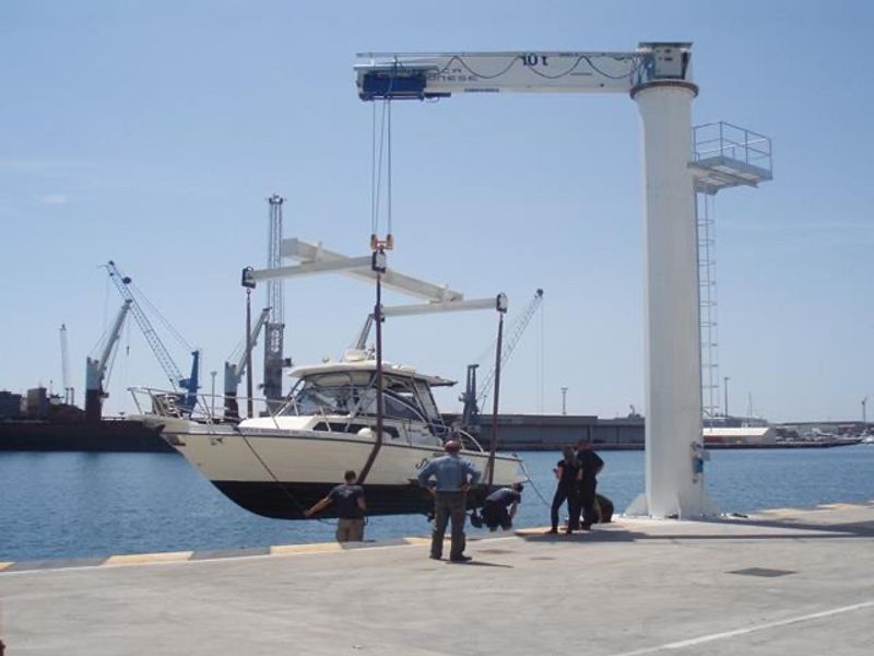 10-tonne boat-hauling jib crane