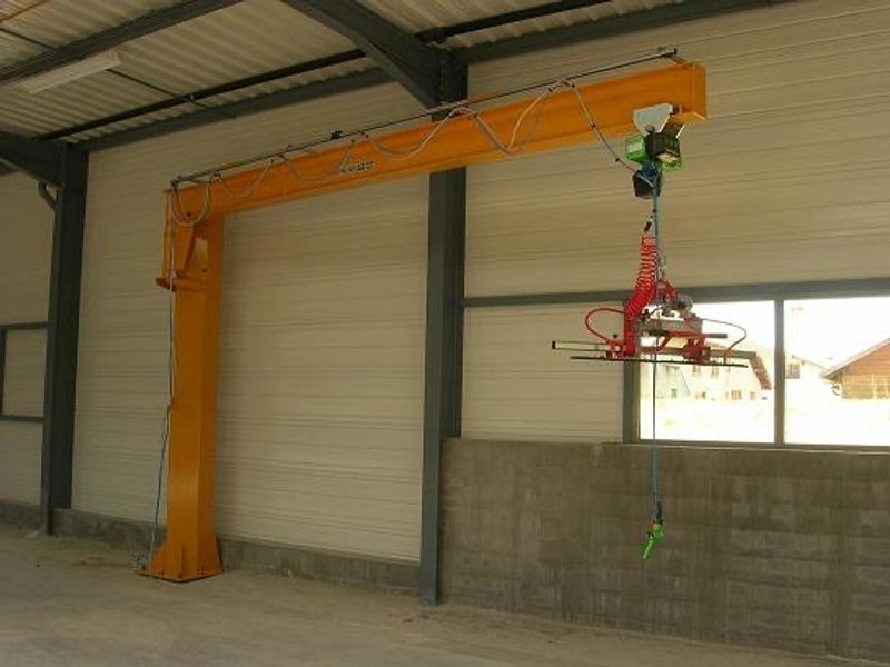 Jib crane on a cantilever beam