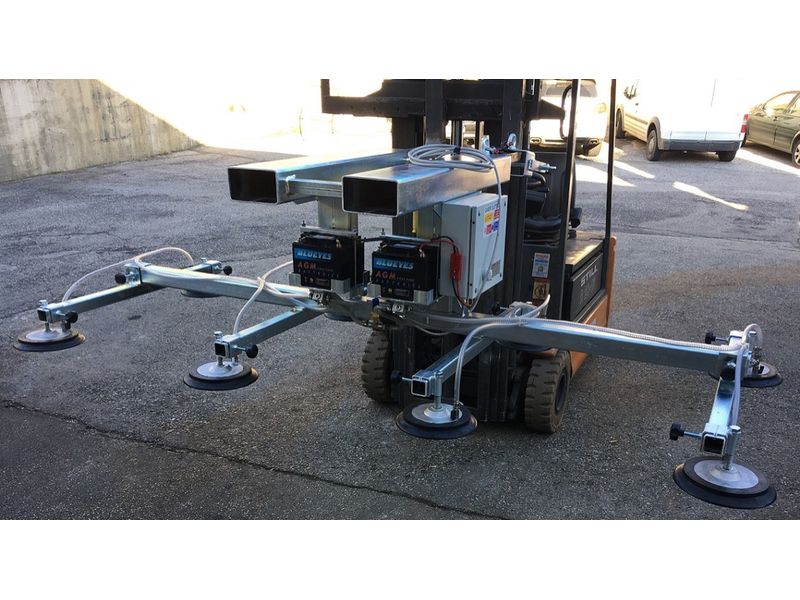 Fork-mounted battery vacuum lifter for sheet metal