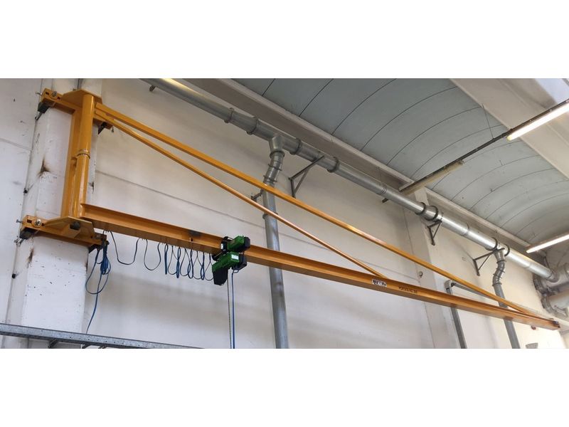 11-metre wall-mounted crane on tie-rod beam, 500 kg