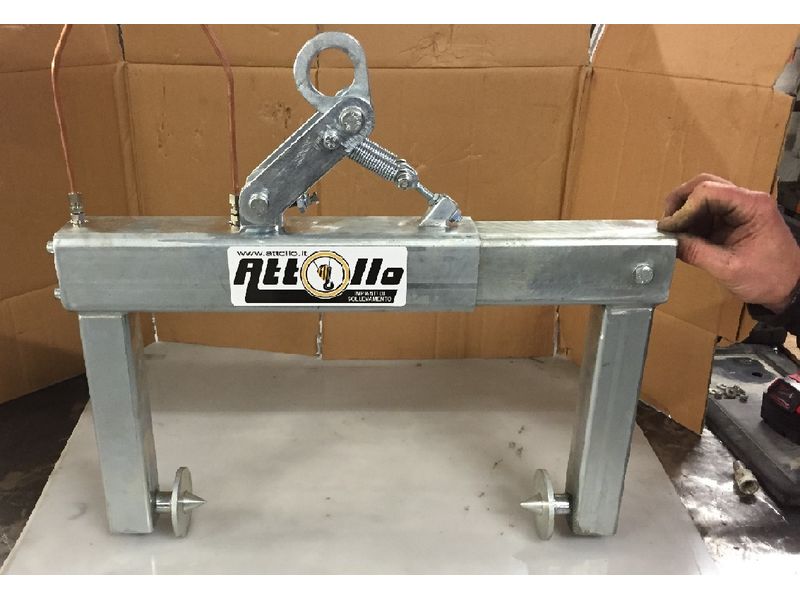 Pneumatic clamp