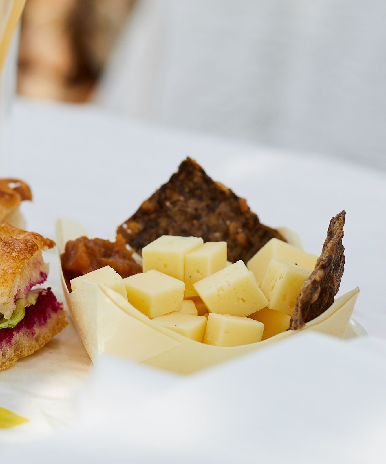 Portion Käsewürfel mit Linsenkräckern
