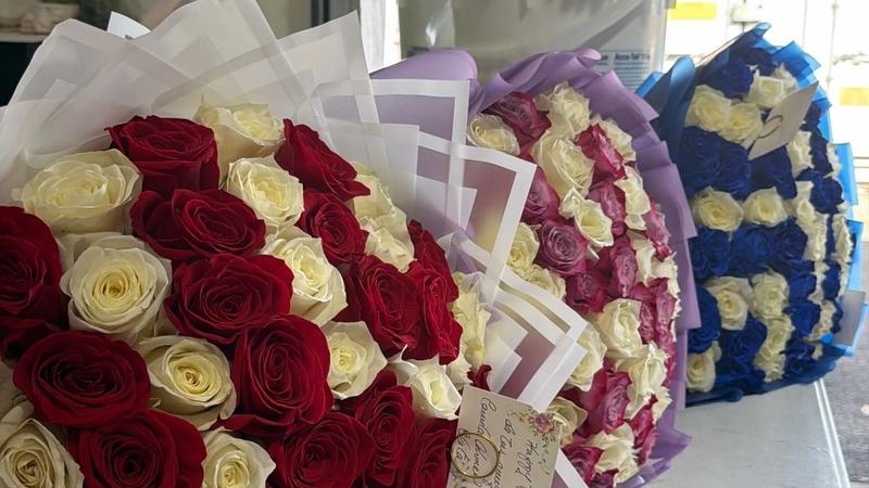 Roses in different colors — red, white, pink and yellow — Charls Flowers Miami