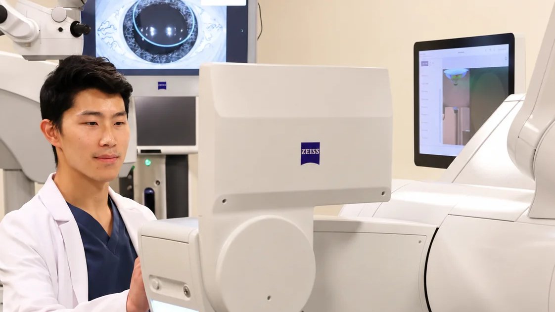 Clinician seated beside ZEISS laser equipment at Lucēre Vision.