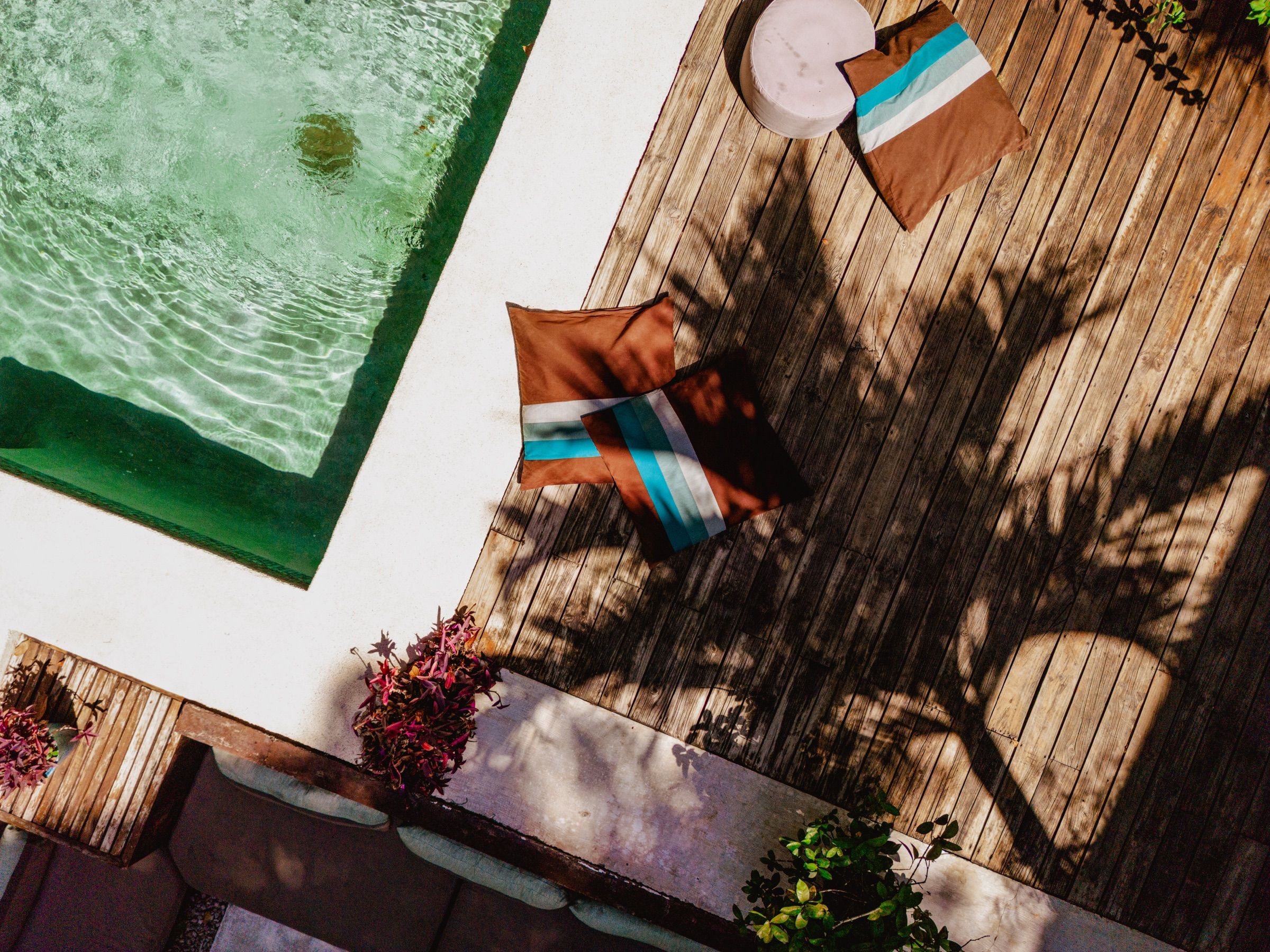 Borde de la piscina visto desde arriba en Santa Teresa
