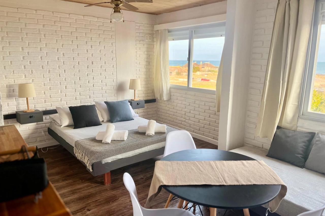 Suite con living y vista al mar en Portobello Suites