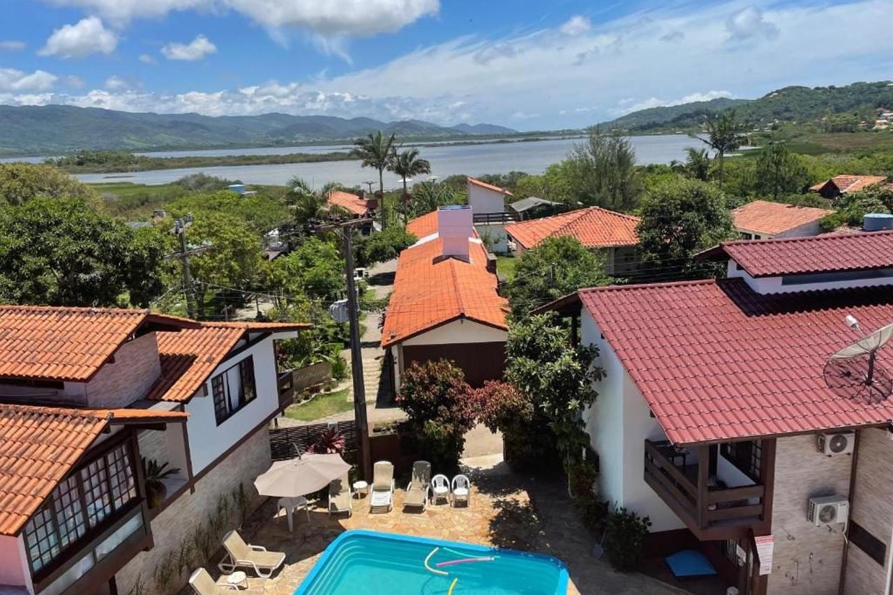 Vista aérea de la Pousada Las Ondas y la laguna