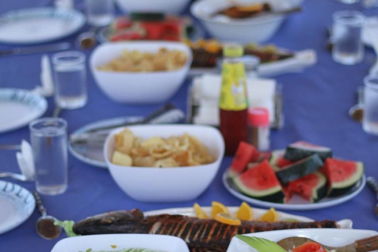 Mesa de almuerzo a bordo