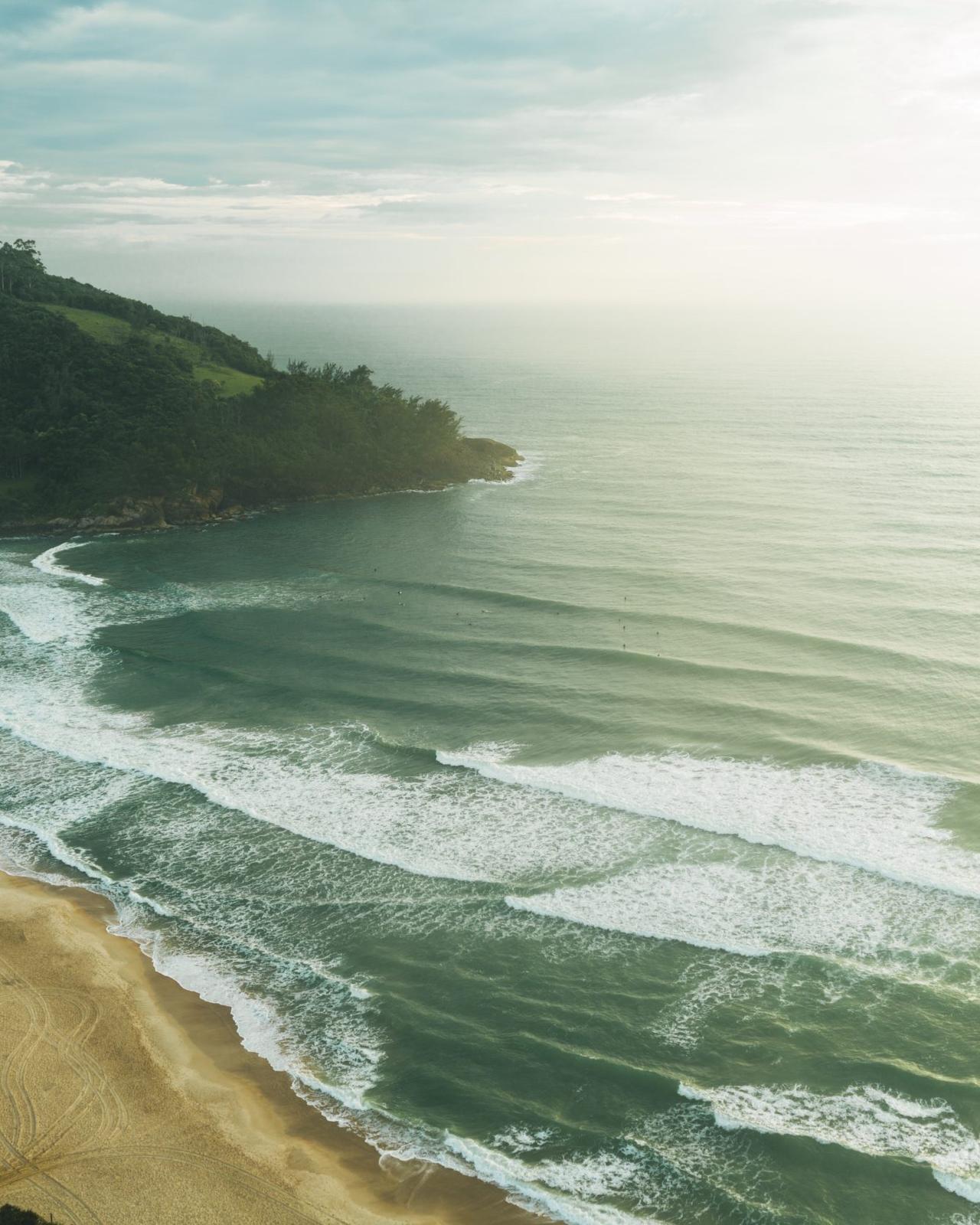 Vista aérea de la playa de Ferrugem