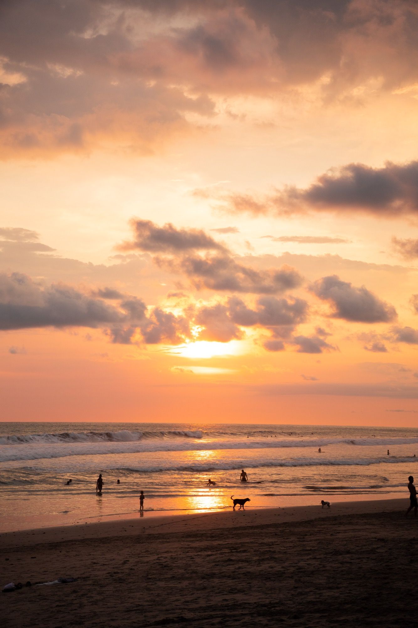 Atardecer sobre el mar en Costa Rica