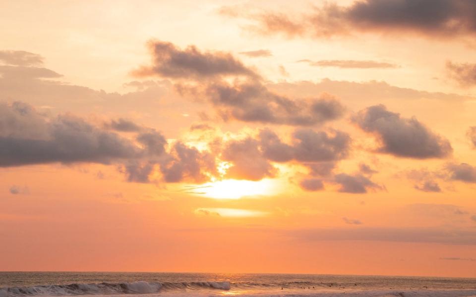 Atardecer sobre el mar en Costa Rica