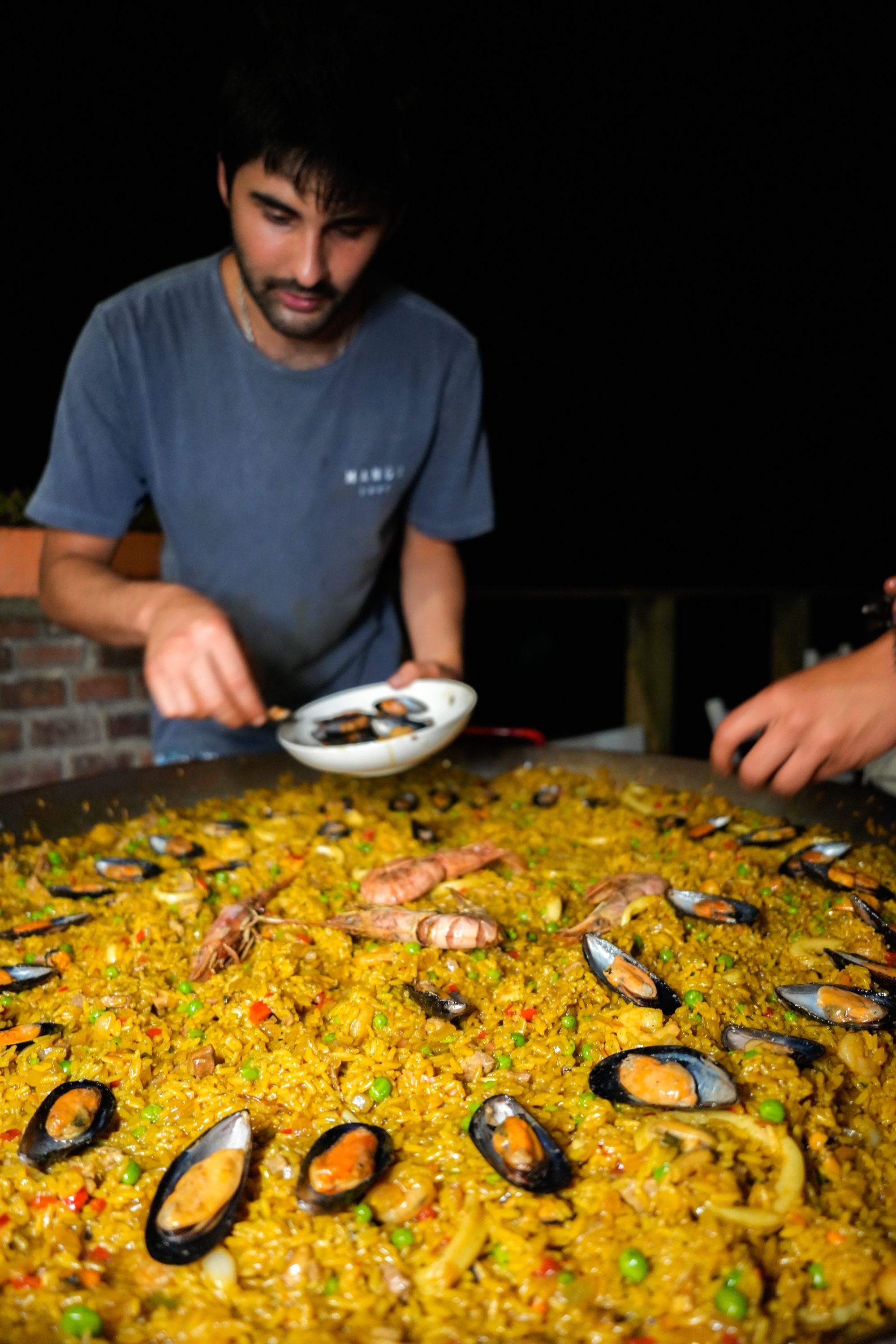 Paella servida en el fin de semana de La Paloma